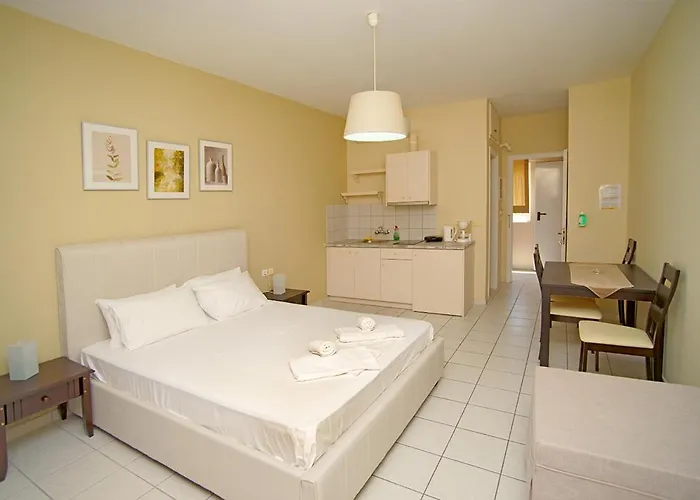 Agios Sostis Apart Otel Kyparissia