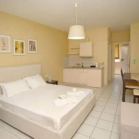 Agios Sostis Apart Otel Kyparissia